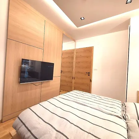 Maja, Zlatni Javor Jahorina